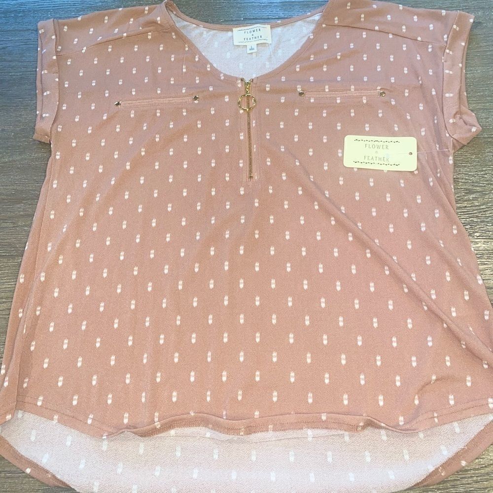 NWT soft, feminine top💗 short sleeved. Pale pink/ dusty rose